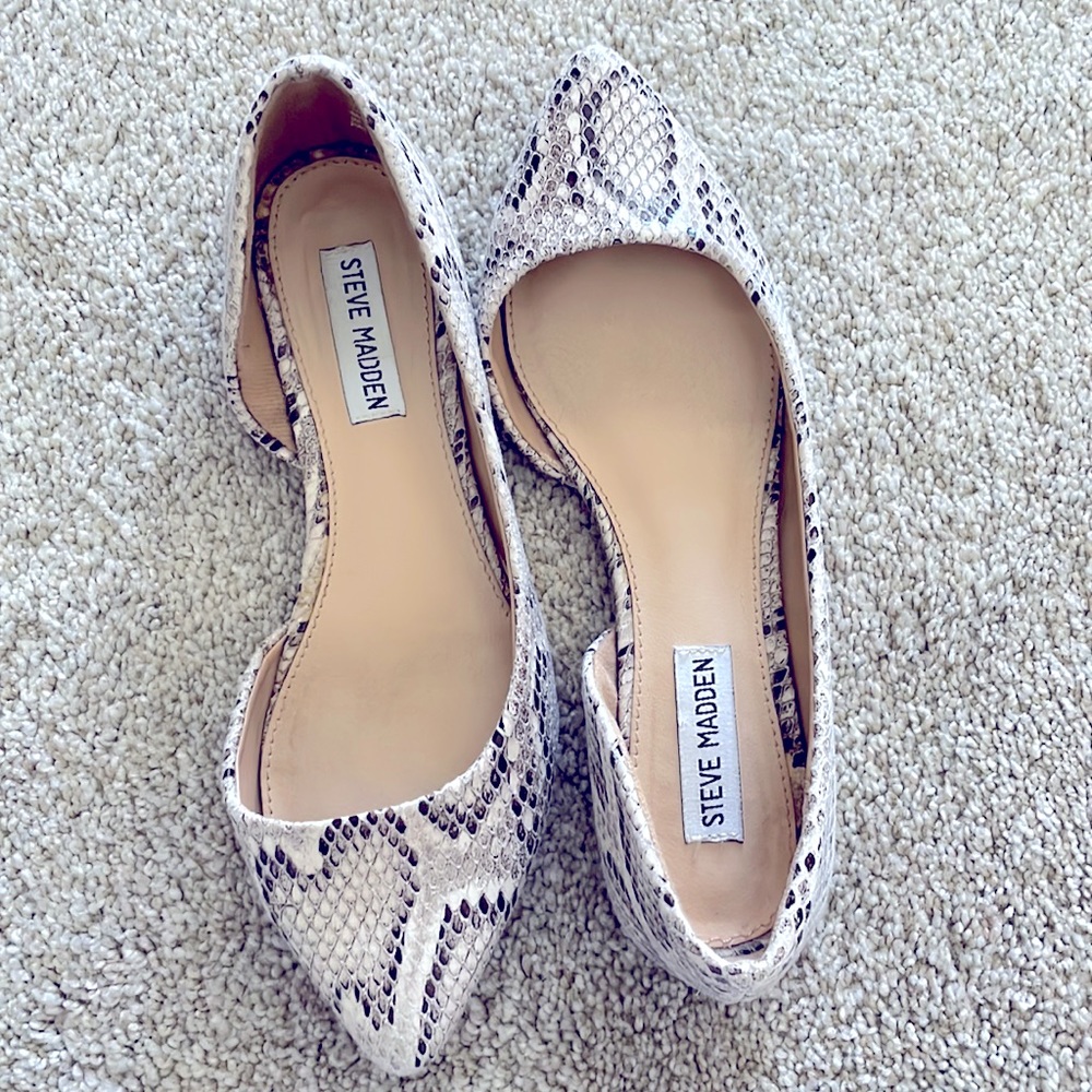 Steve Madden pointy snake skin flats